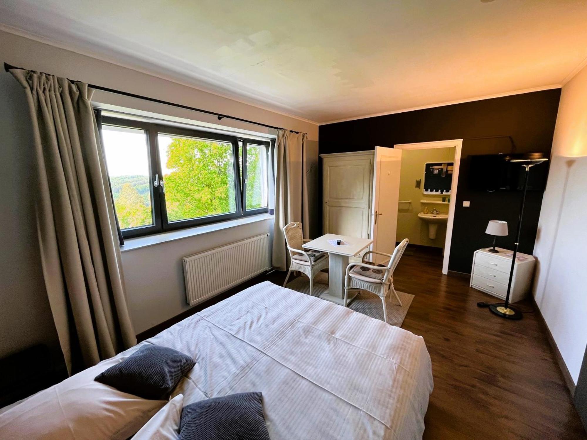 Les Alisiers Hotel Nadrin Exterior photo